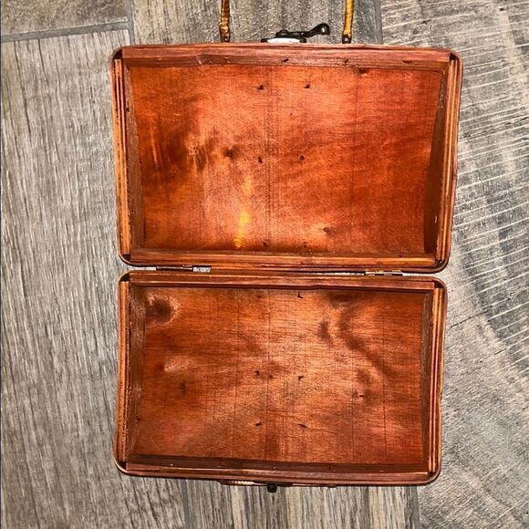 Vintage Wooden Handbag with Black Accent - Picture 3 of 5